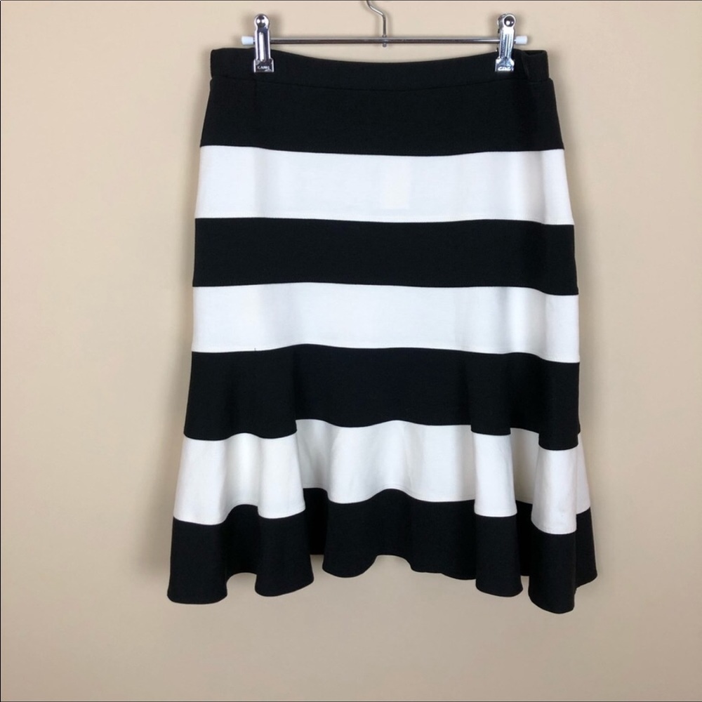 NWT! Black and cream flirty skirt stretchy M